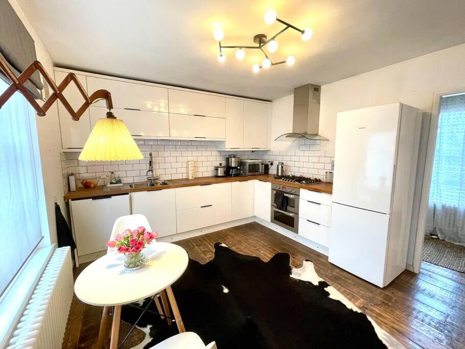 Gorgeous 2 Bedroom Apartment Edge Of Cabot Circus ブリストル エクステリア 写真