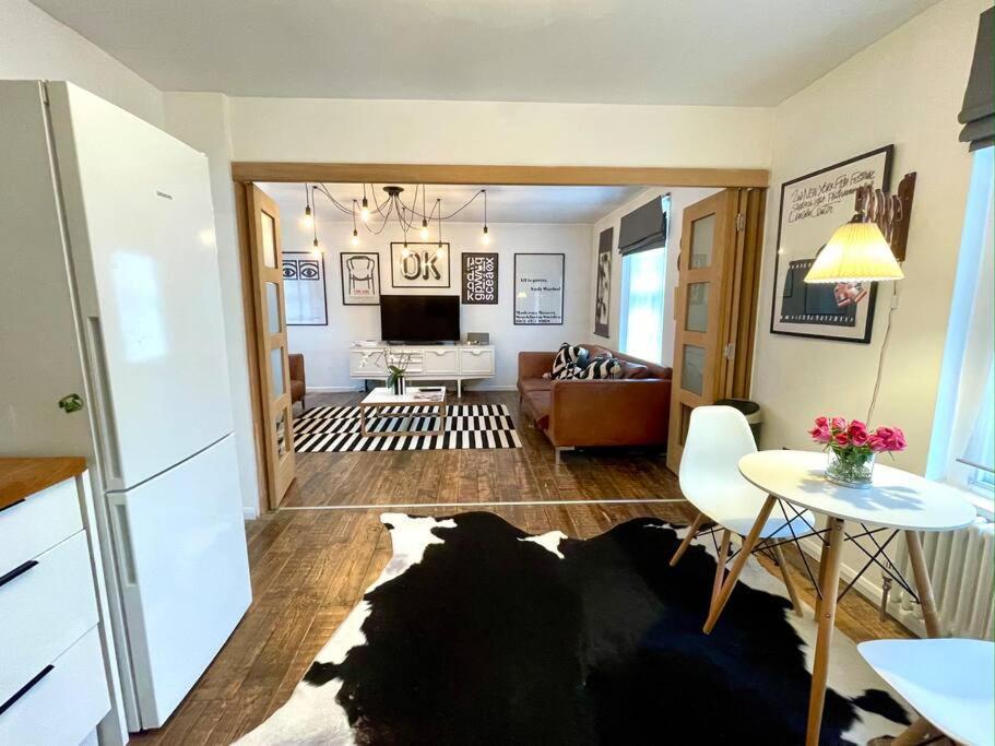 Gorgeous 2 Bedroom Apartment Edge Of Cabot Circus ブリストル エクステリア 写真